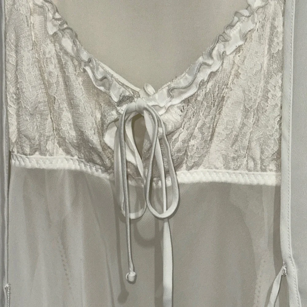 White Sheer Lace Trim Robe &‎ gown / Box 50